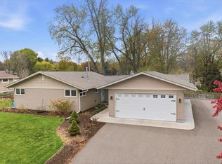 2222 Draper Ave, Roseville, MN 55113