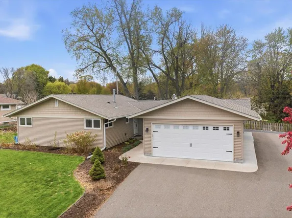 2222 Draper Ave, Roseville, MN 55113