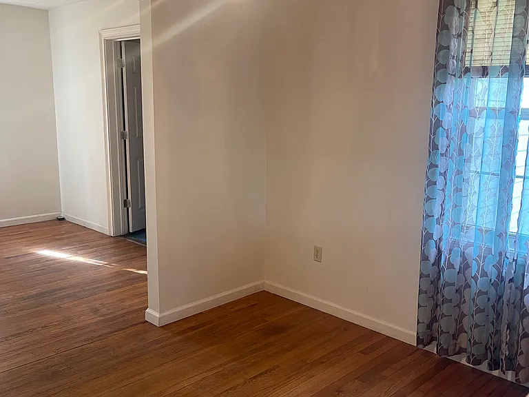 404 Kenworth St — Photo 8