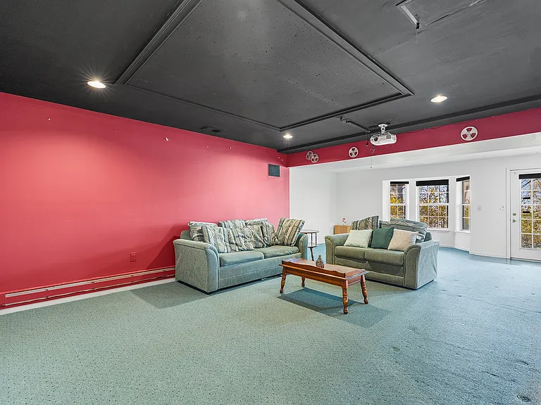 70 Hartley Ln — Photo 16
