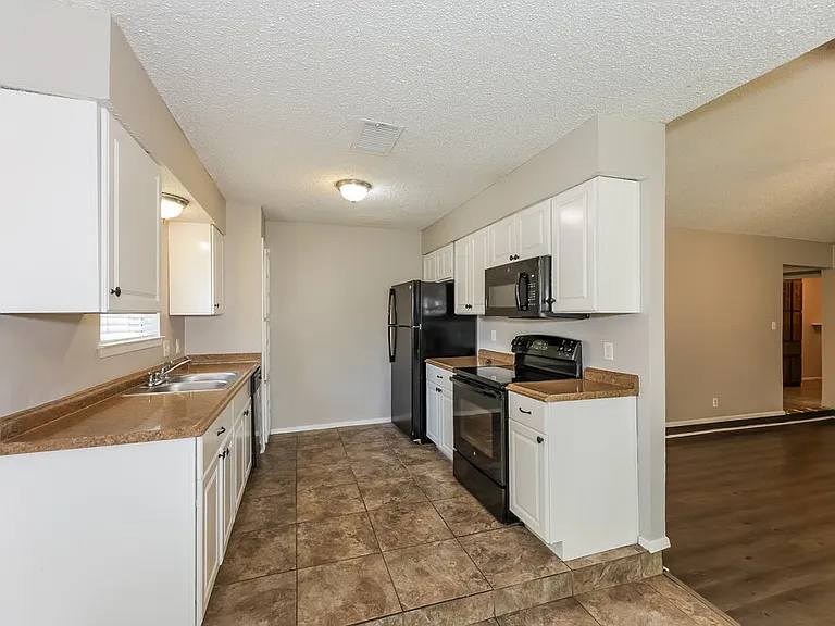 7517 Marlinda Cir — Photo 8