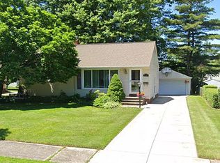 5190 Harmony Ln, Willoughby, OH 44094