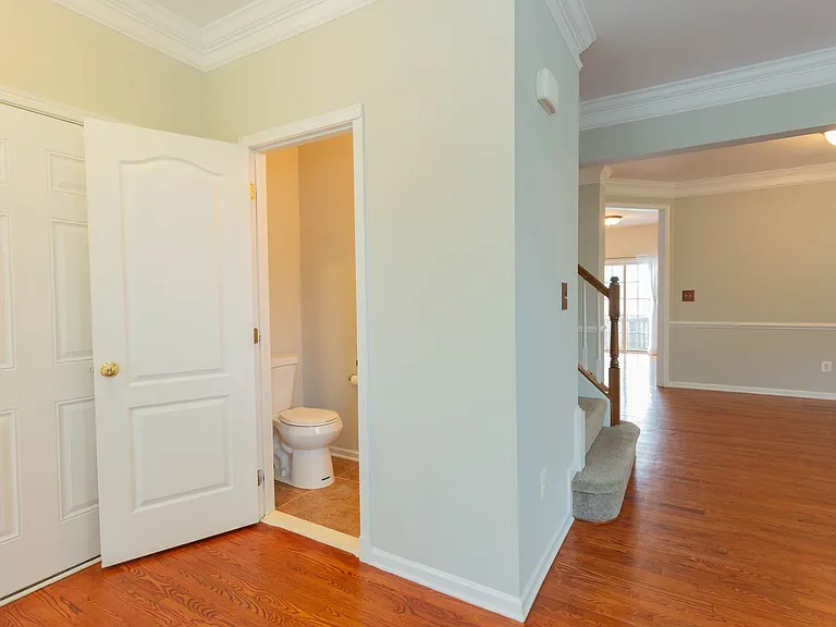305 Lewisburg Ln — Photo 4