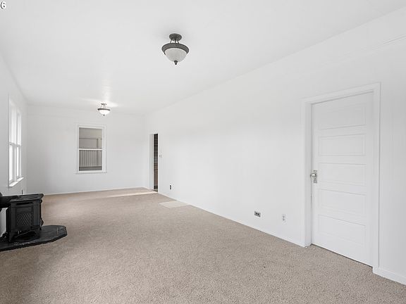 4th image of 108 SE Franklin St