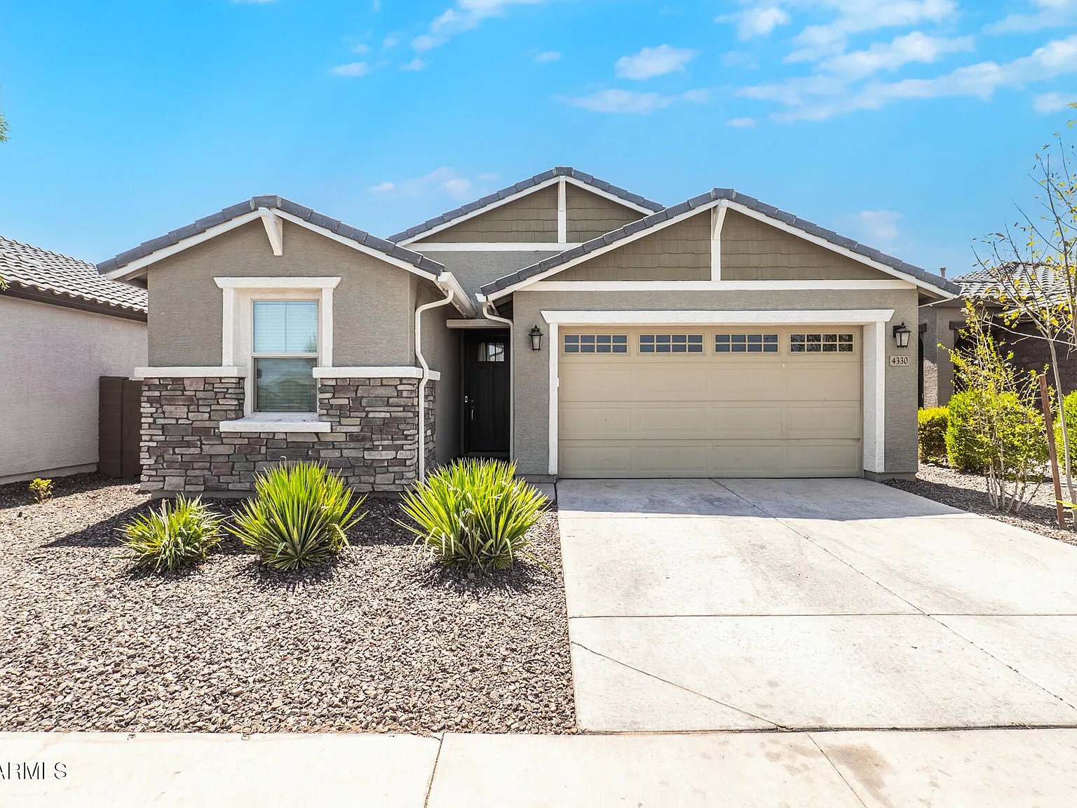 5 bed, 3.0 bath, 1956 sqft, $2,500 — Photo 3