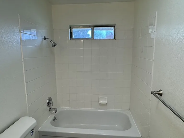 1155 Evans Dr — Photo 16