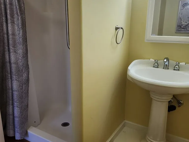 Studio Apartment on 27 Acre Estate | Available Now — Photo 8