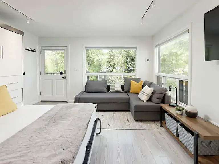 900 E Hopkins Ave #5 — Photo 3