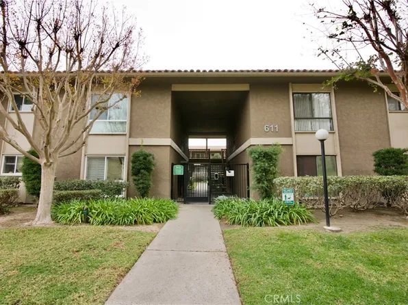611 S La Veta Park Cir Unit 221, Orange, CA 92868
