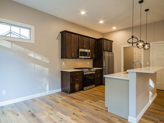 5th image of 52080 Cloverleaf Dr E