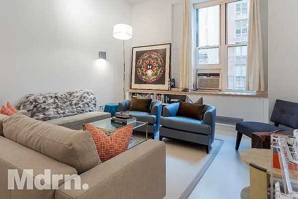 Sold by Mdrn Residential | media 1