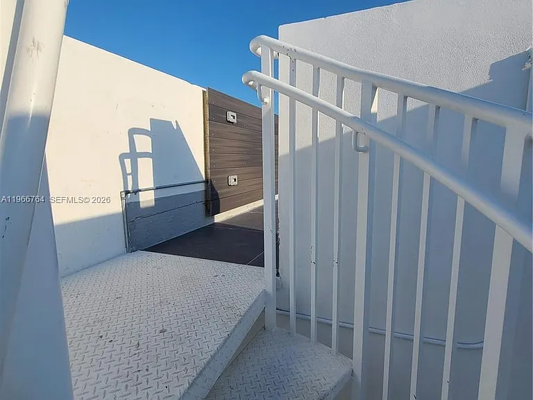 825 Michigan Ave #7 — Photo 32