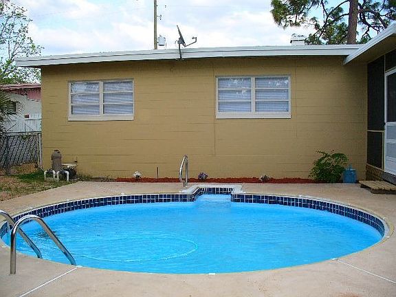 3rd image of 5907 Harrington Dr