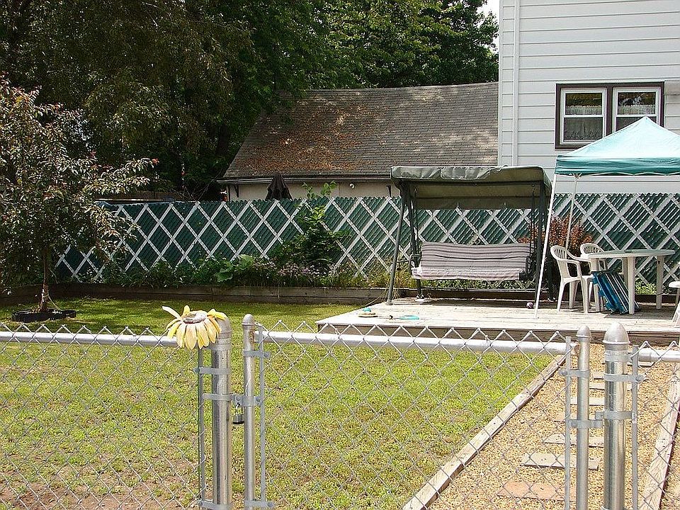 2nd image of 27 Thissell St