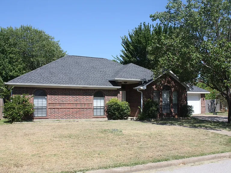 111 Whippoorwill Ln — Photo 1