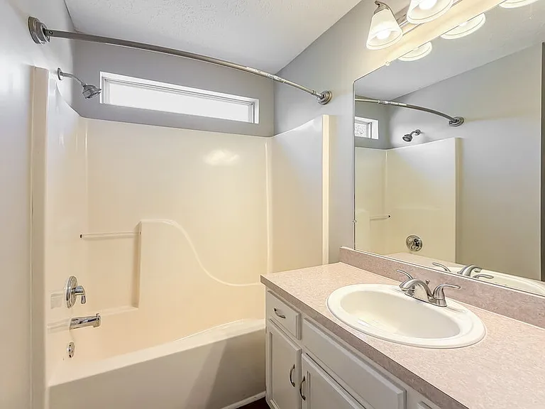 3134 Creekview Ln — Photo 13