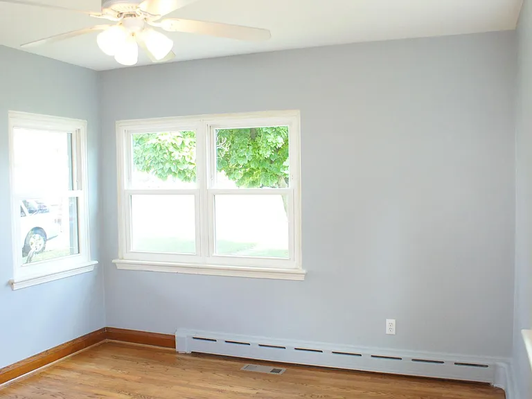 214 Seward Ave — Photo 5