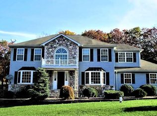 112 Deer Run Rd, Stroudsburg, PA 18360