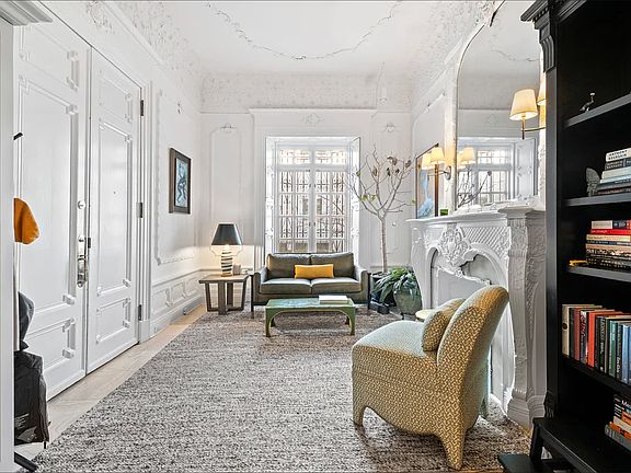 3rd image of 142 W 76th St APT 2