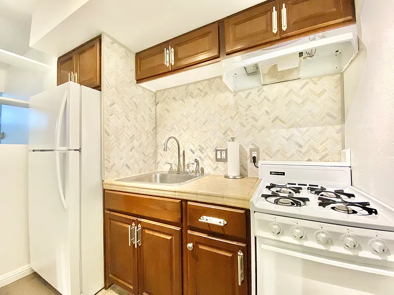 872 Reed Ave — Photo 7