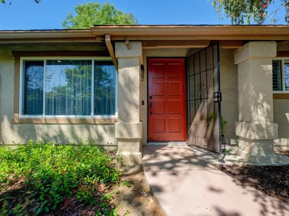 8942 Fletcher Valley Dr, Santee, CA 92071