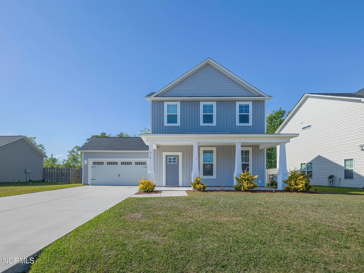 3 bed, 2.5 bath, 1754 sqft, $2,100 — Photo 1