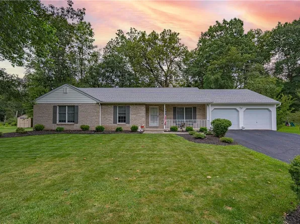 124 McMichael Dr, Stroudsburg, PA 18360