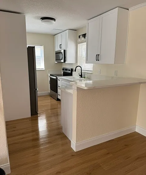 3611 S Gardenia Dr — Photo 2