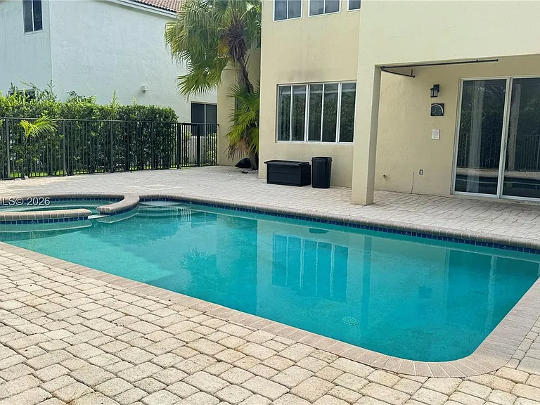 1115 Camellia Cir — Photo 11