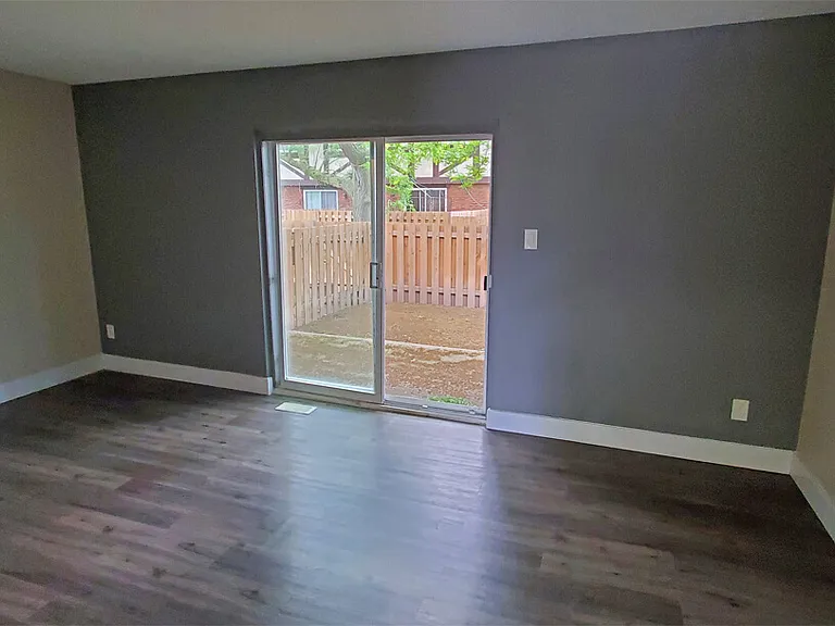 33 Berkley Dr — Photo 5