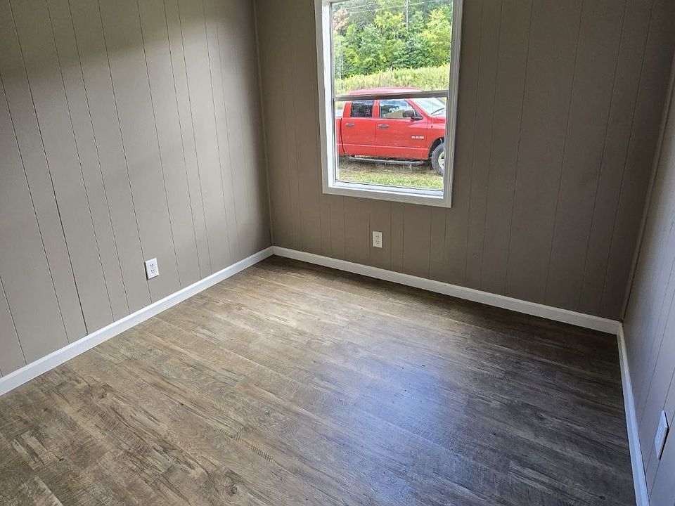 2nd image of 526 Hal Henard Rd