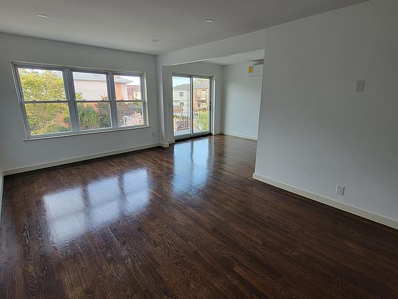 5th image of 150 Mayfair Dr N Floor 2