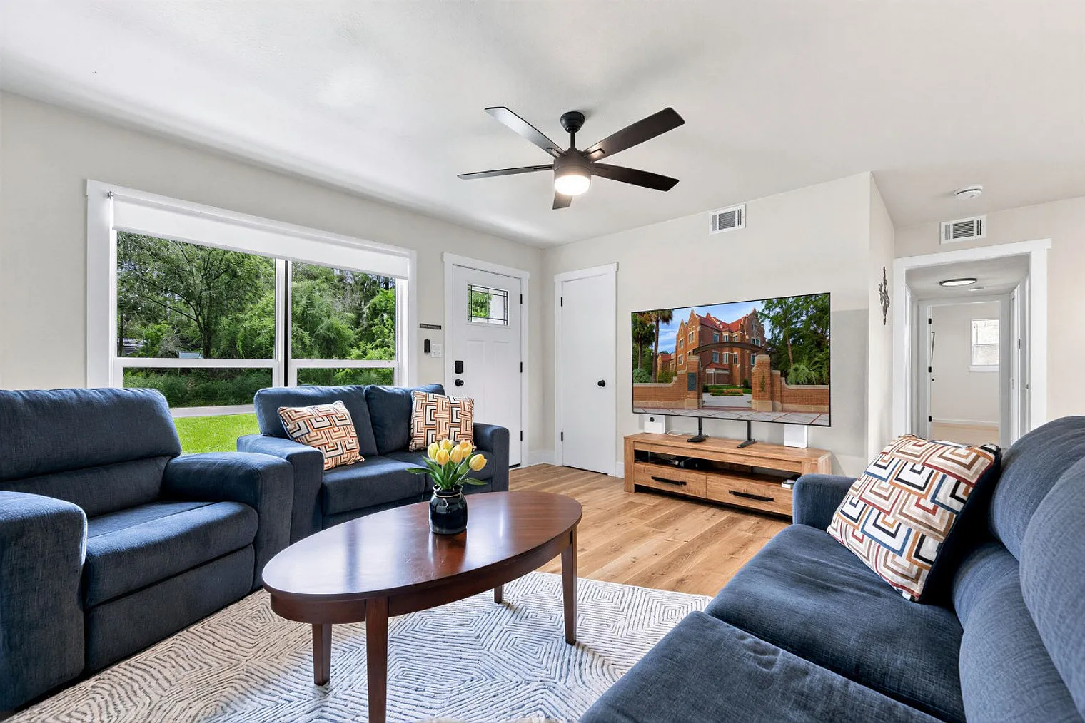 3 bed, 2.0 bath, 1291 sqft, $3,532 — Photo 4