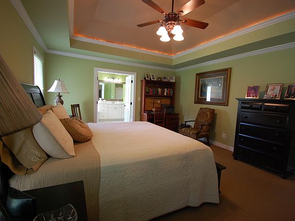 4th image of 4 White Pine Pl