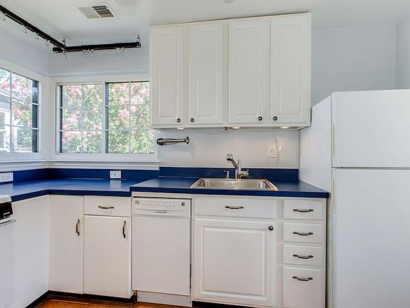 Charming, sunny kitchen