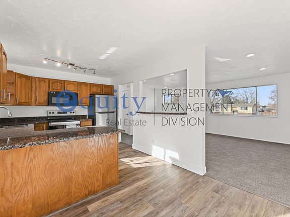 3rd image of 8537 S Ray Cir