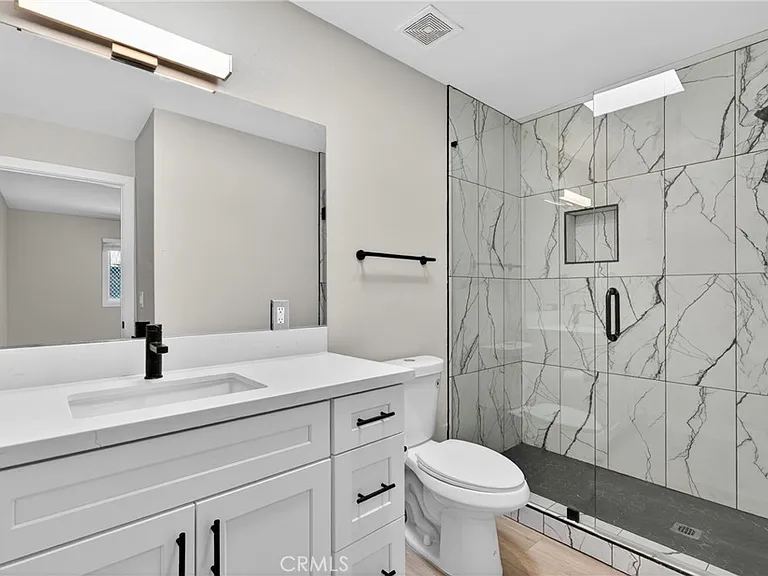 8416 Burnet Ave #7 — Photo 17