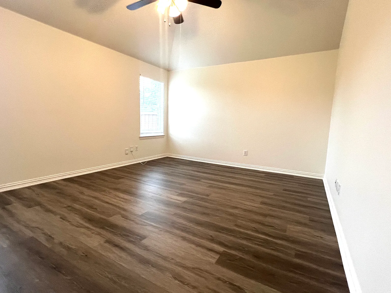 3 bed, 1832 sqft, $2,350 — Photo 3