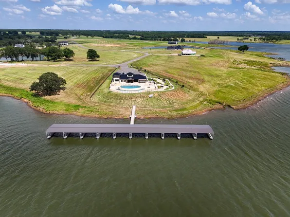 215 Cove Side Ct, Honey Grove, TX 75446