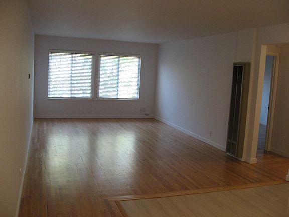 2nd image of 250 28th St #3