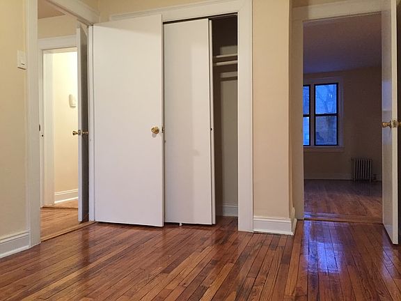4th image of 39-89 46th St #3