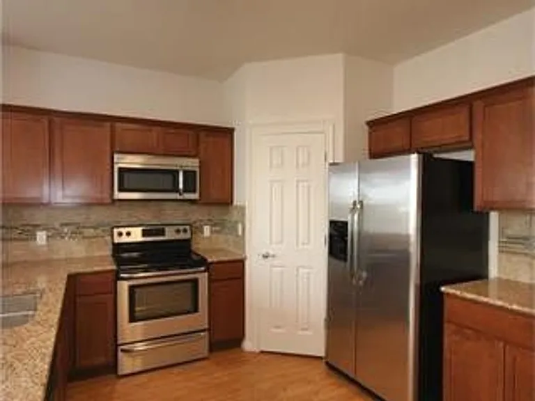 Muirfield Townhomes — Photo 9