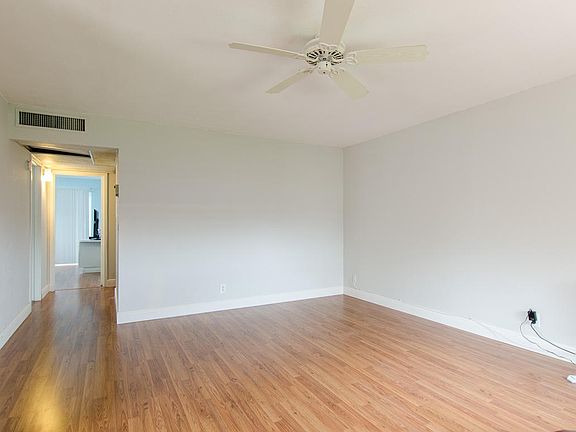 2nd image of 753 Flanders Dr #P