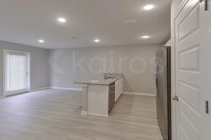 305 Monarch Ln — Photo 7