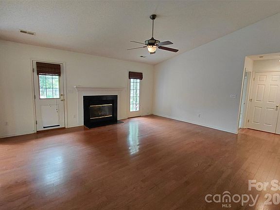 4th image of 1016 Thorncrest Dr