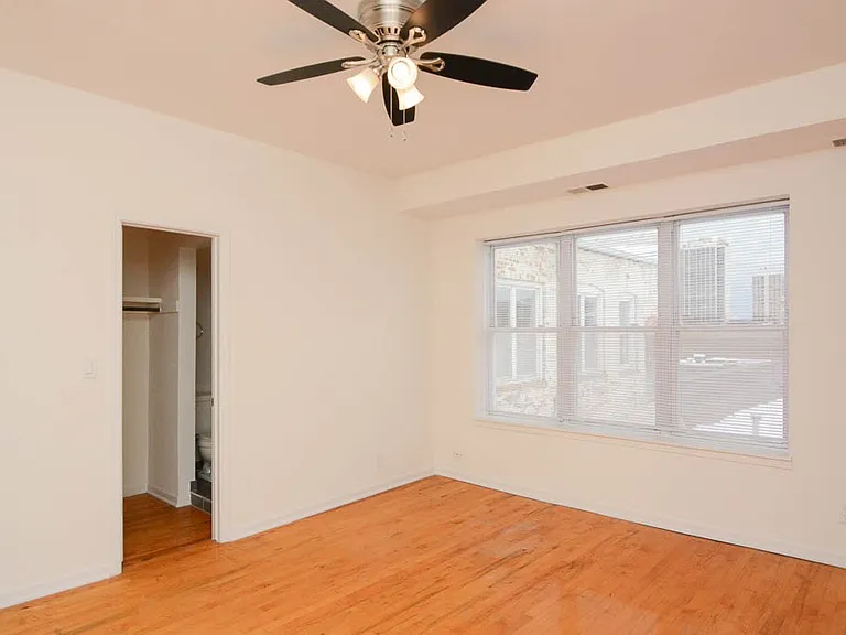 1555 N Mohawk St #C4 — Photo 6