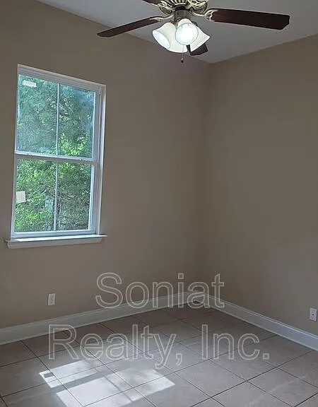 2812 Spain St — Photo 8