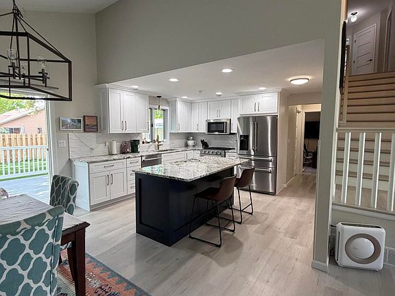 4th image of 209 Laredo Dr