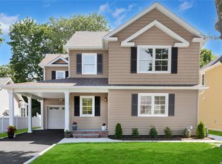 94 Maple Dr, New Hyde Park, NY 11040