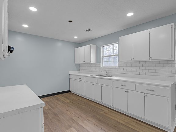 5th image of 3135 Mimosa Ave